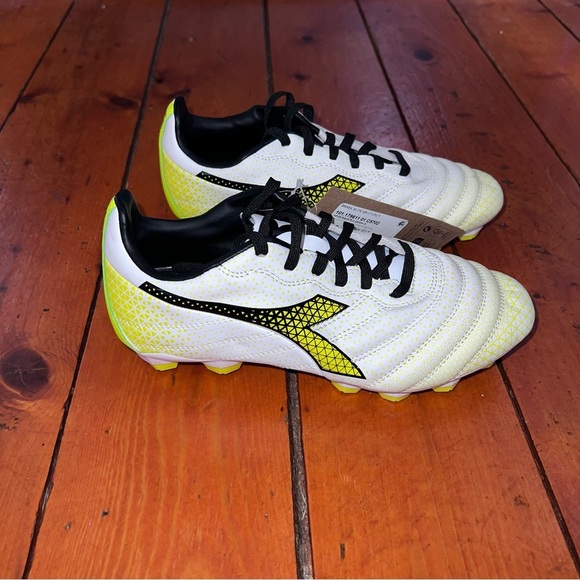 ***NWT*** Diadora White & Neon Yellow Soccer Cleats - Picture 4 of 9